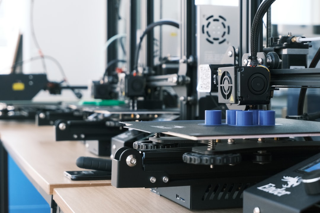 3D printers producing multiple architectural model parts
