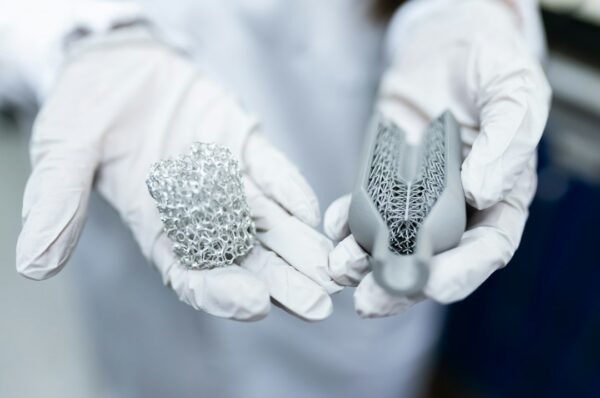 Engineering manufacturing equipment for 3D printing layer shifting troubleshooting