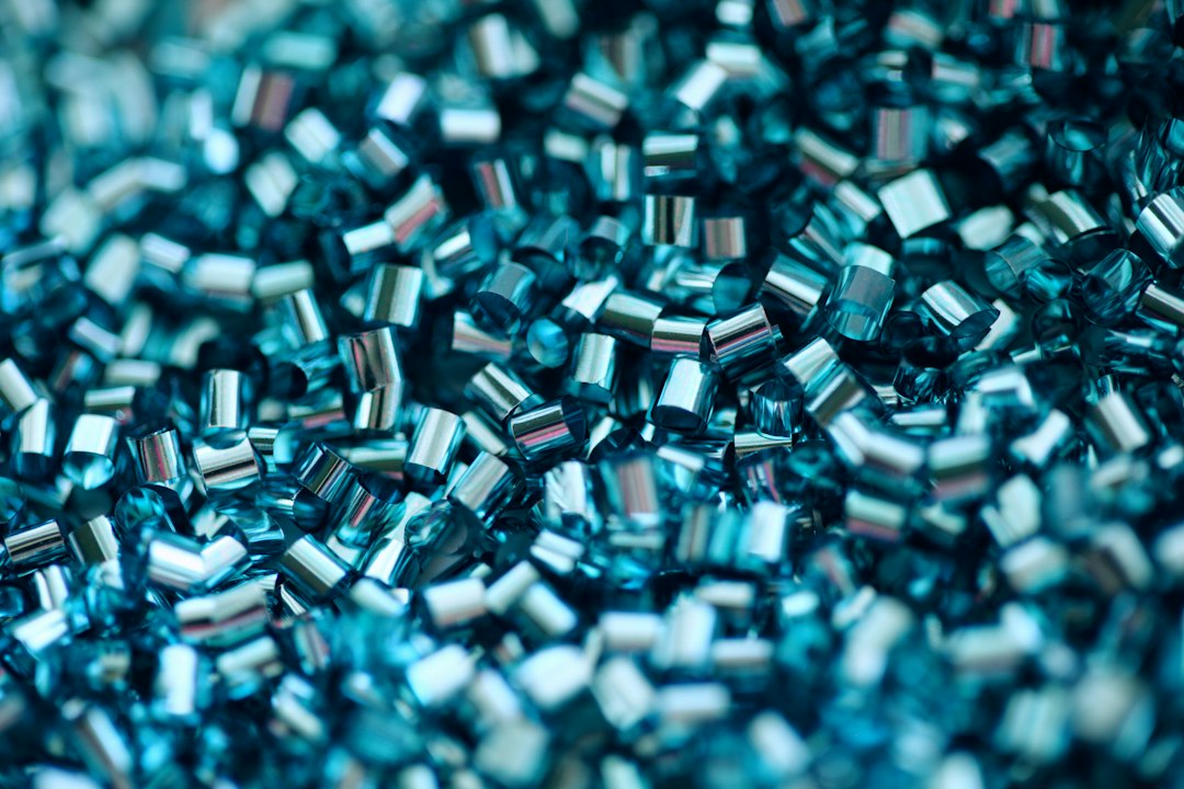 Manufacturing materials illustrating FDM overhang quality and support concepts