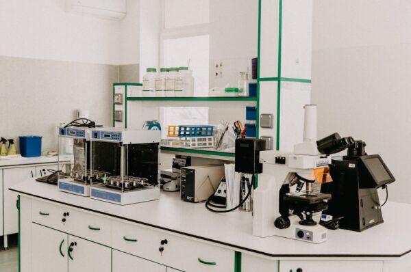 Laboratory equipment used for resin washing and UV curing